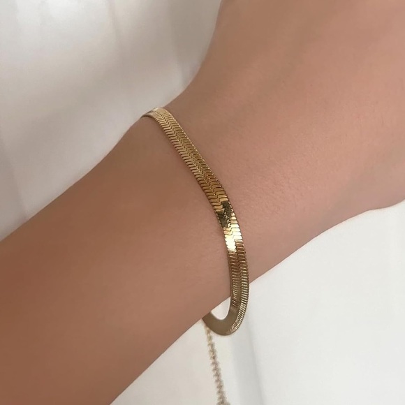 Trendy Gold Stainless Steel Snake Chain Bracelet – Minimalist Chic - Picture 6 of 7